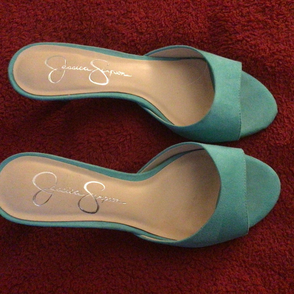 Dainty and Sexy Turquoise Slip Ons with Kitten Heel.  Jessica Simpson.  Size 7.5